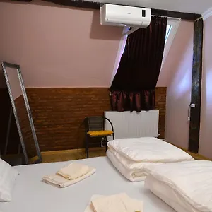  Апартаменты Natia's On Dadiani St.
